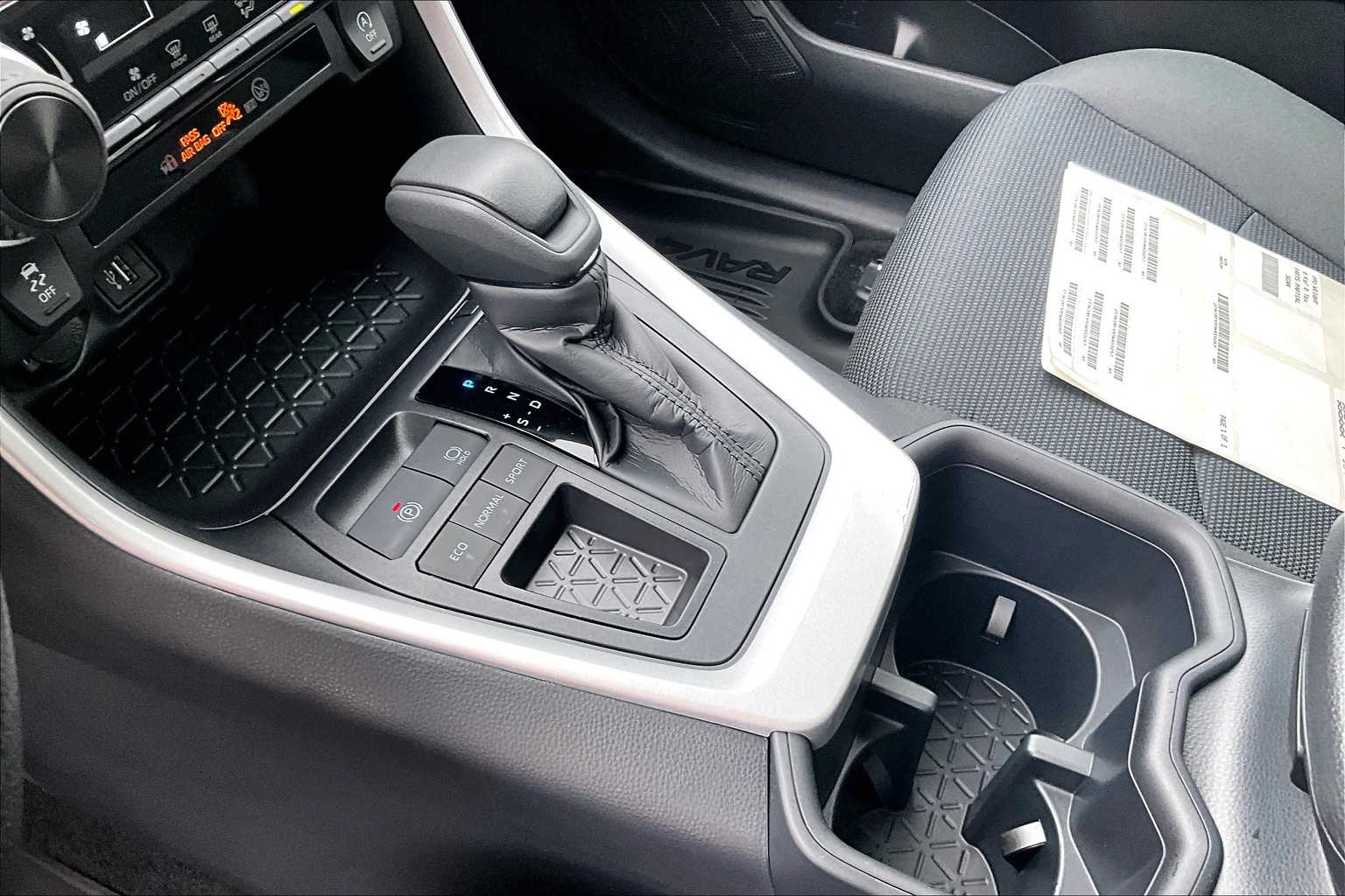 2025 Toyota RAV4 LE - Photo 14