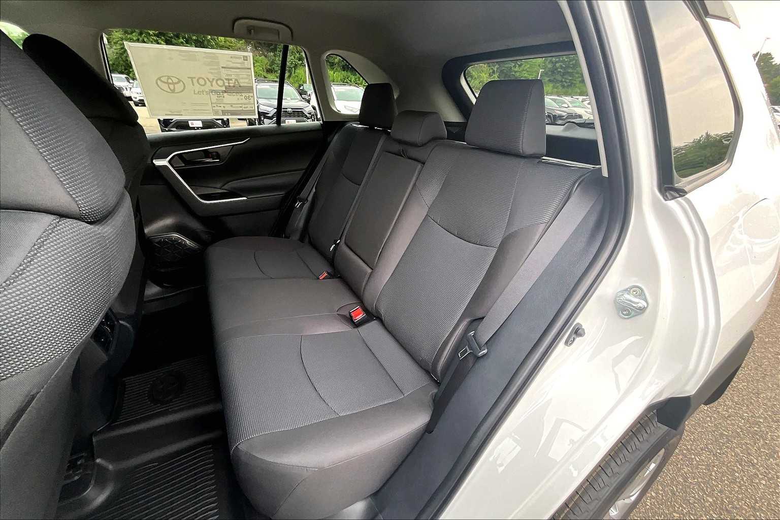2025 Toyota RAV4 LE - Photo 15