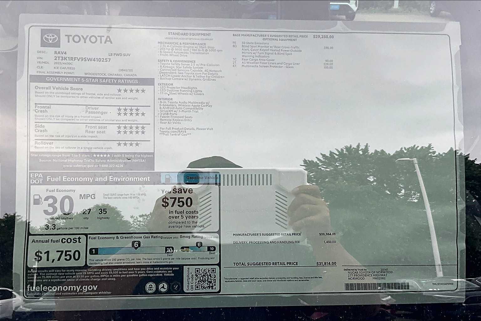 2025 Toyota RAV4 LE - Photo 18