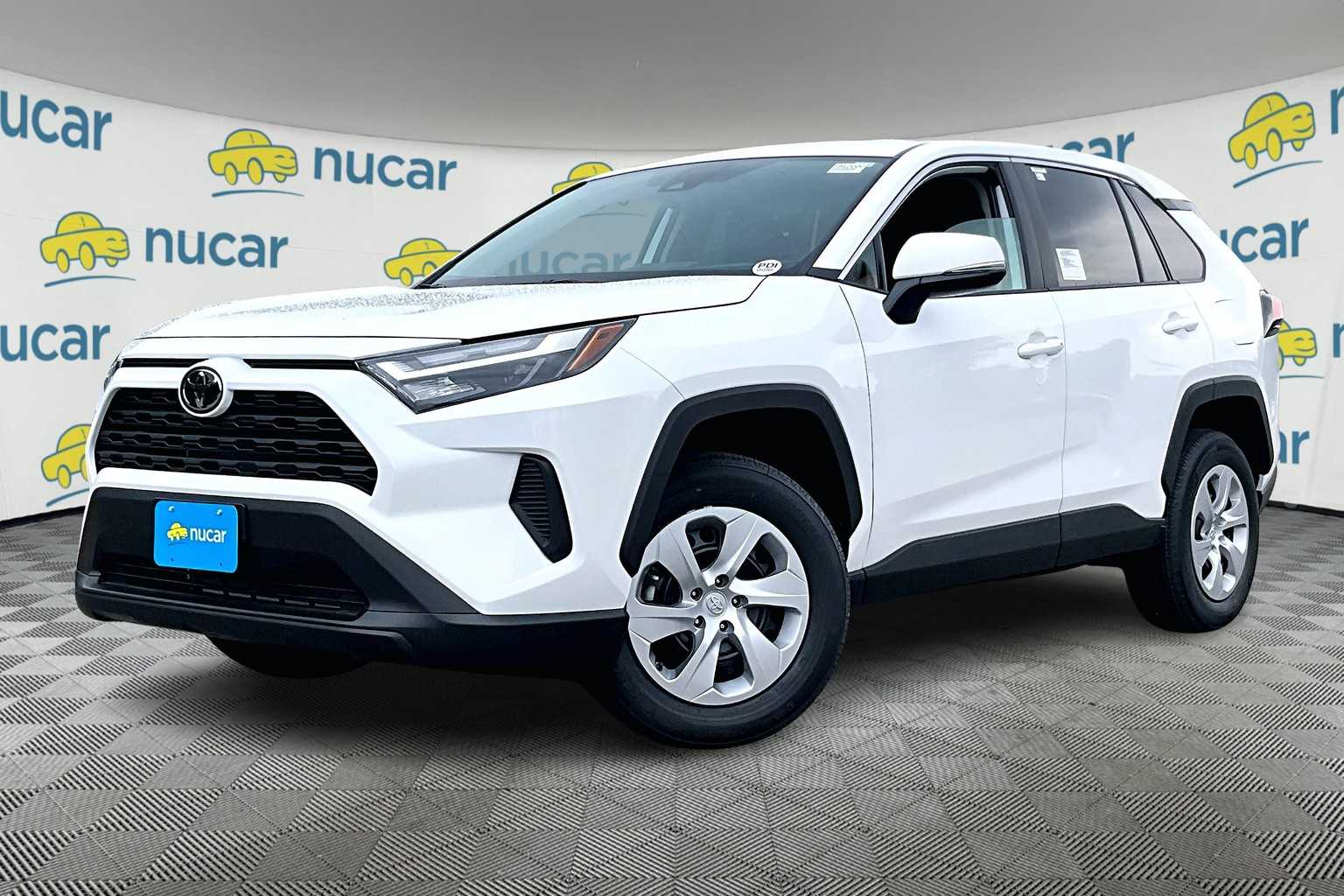 2025 Toyota RAV4 LE - Photo 4