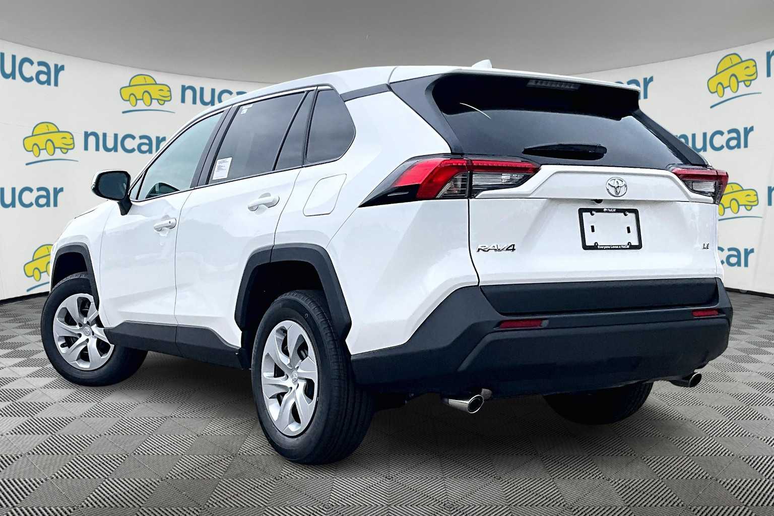 2025 Toyota RAV4 LE - Photo 5