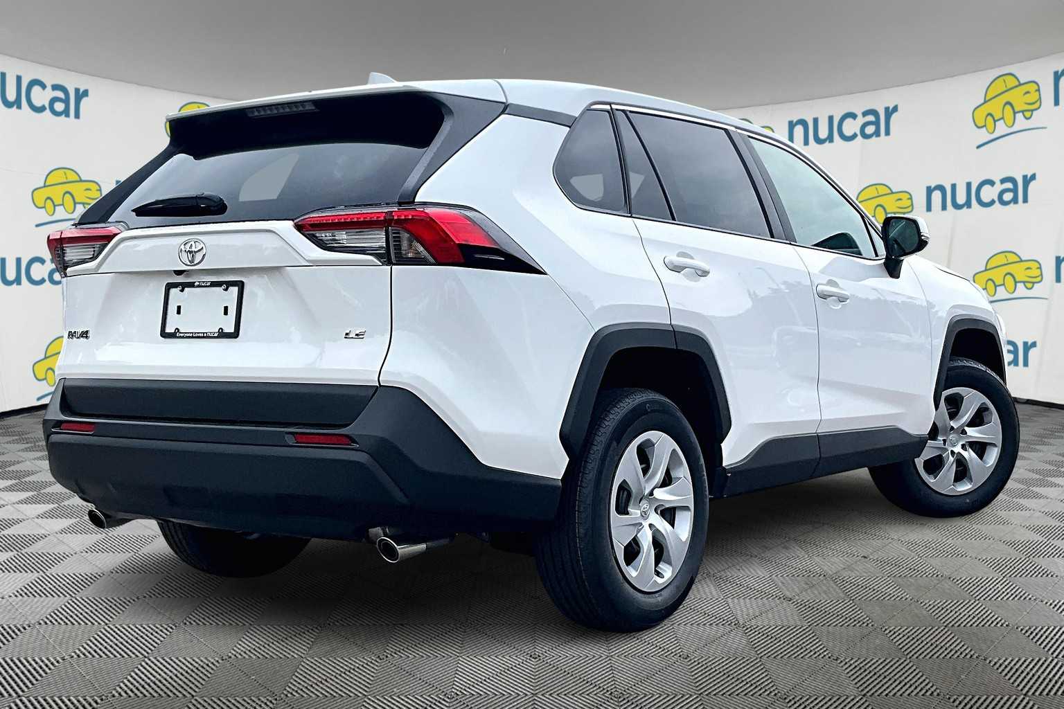 2025 Toyota RAV4 LE - Photo 7