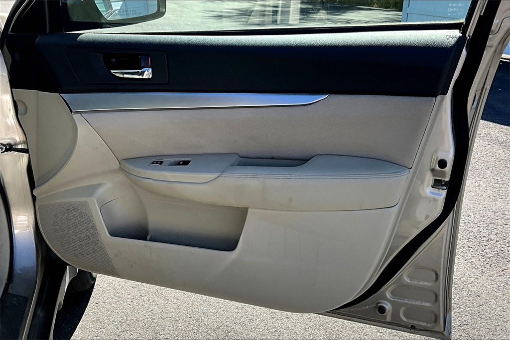 2014 Subaru Outback 2.5i Premium - Photo 12