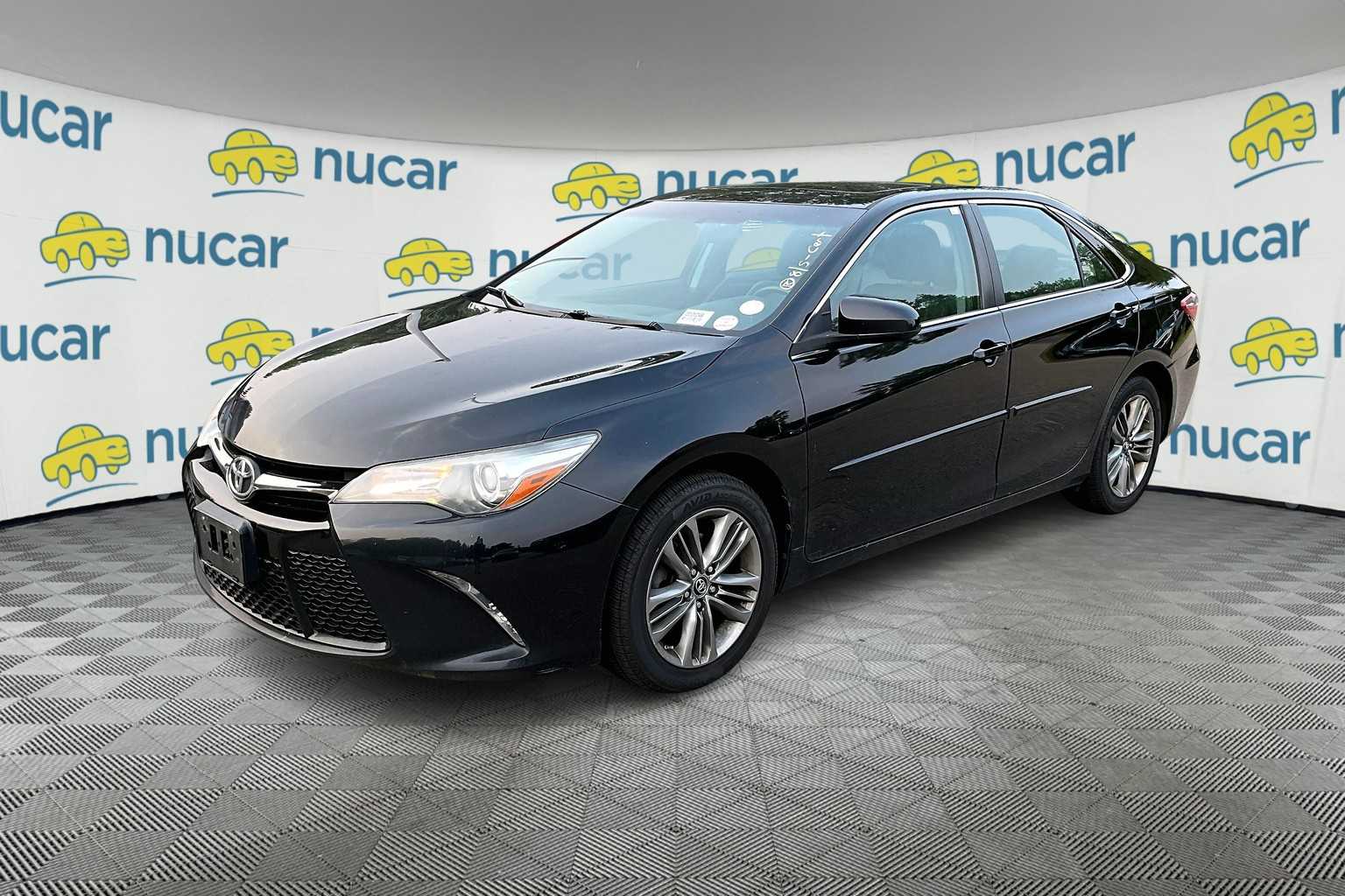 2017 Toyota Camry SE - Photo 2