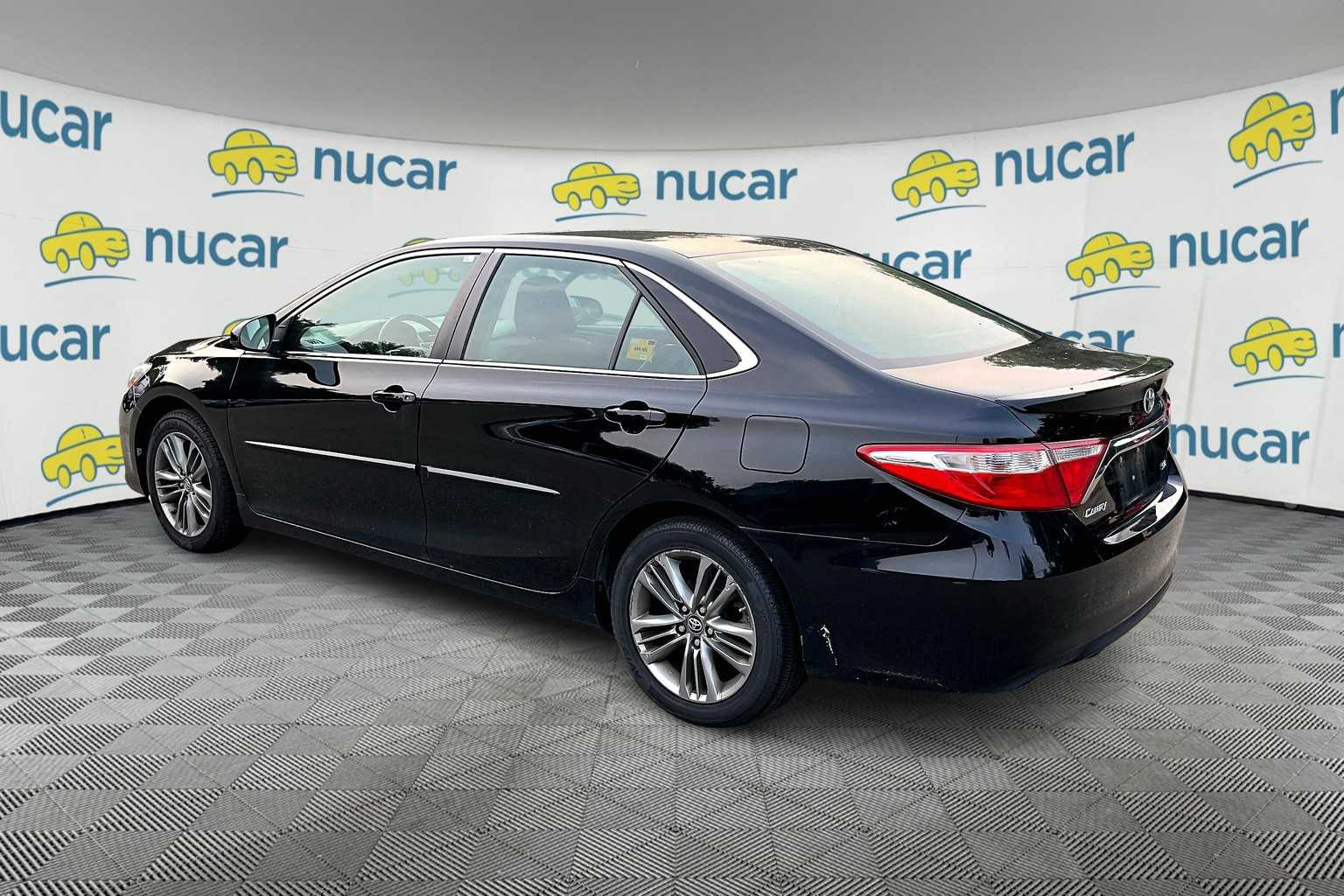 2017 Toyota Camry SE - Photo 3