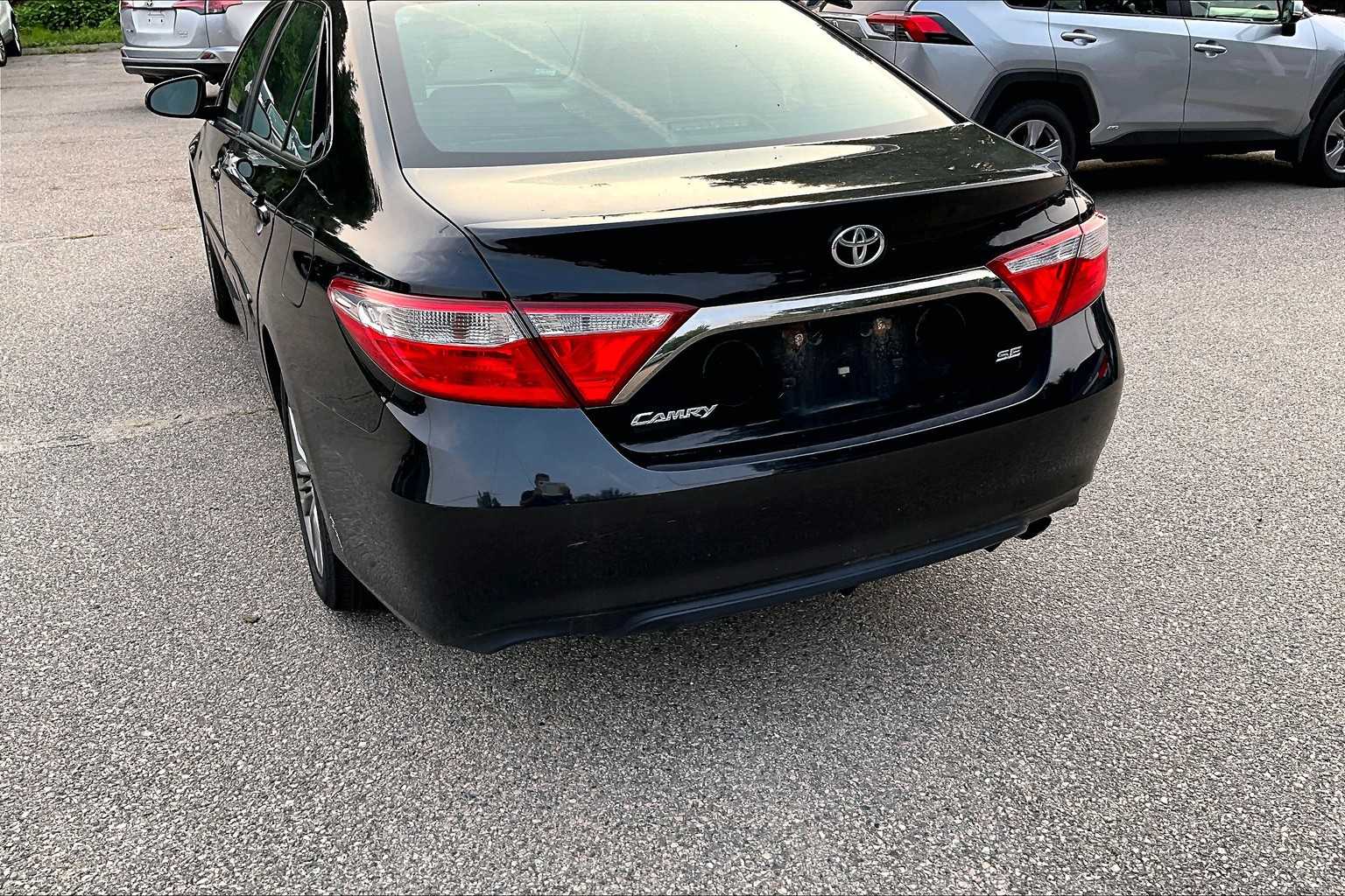 2017 Toyota Camry SE - Photo 7