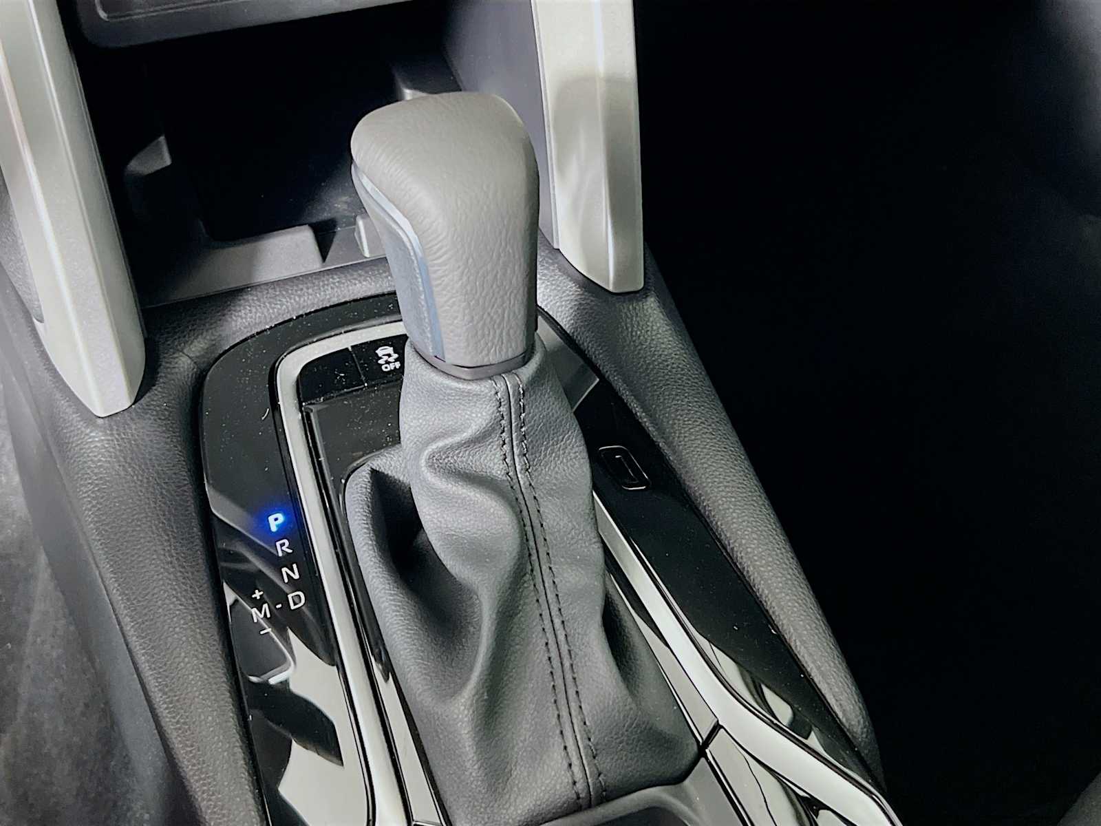 2025 Toyota Corolla Cross XLE - Photo 11