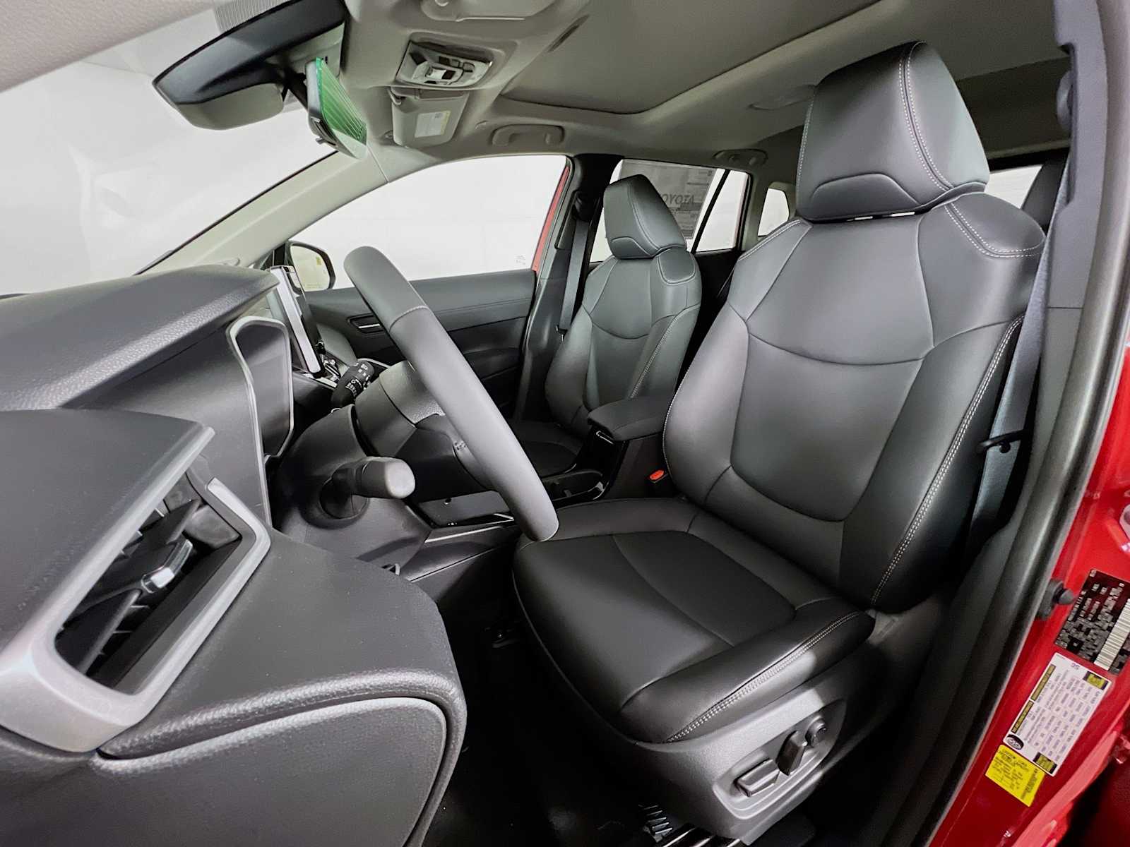 2025 Toyota Corolla Cross XLE - Photo 12