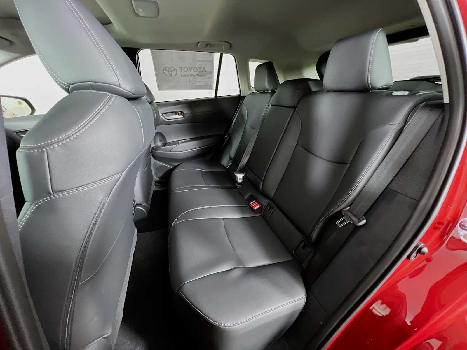 2025 Toyota Corolla Cross XLE - Photo 13