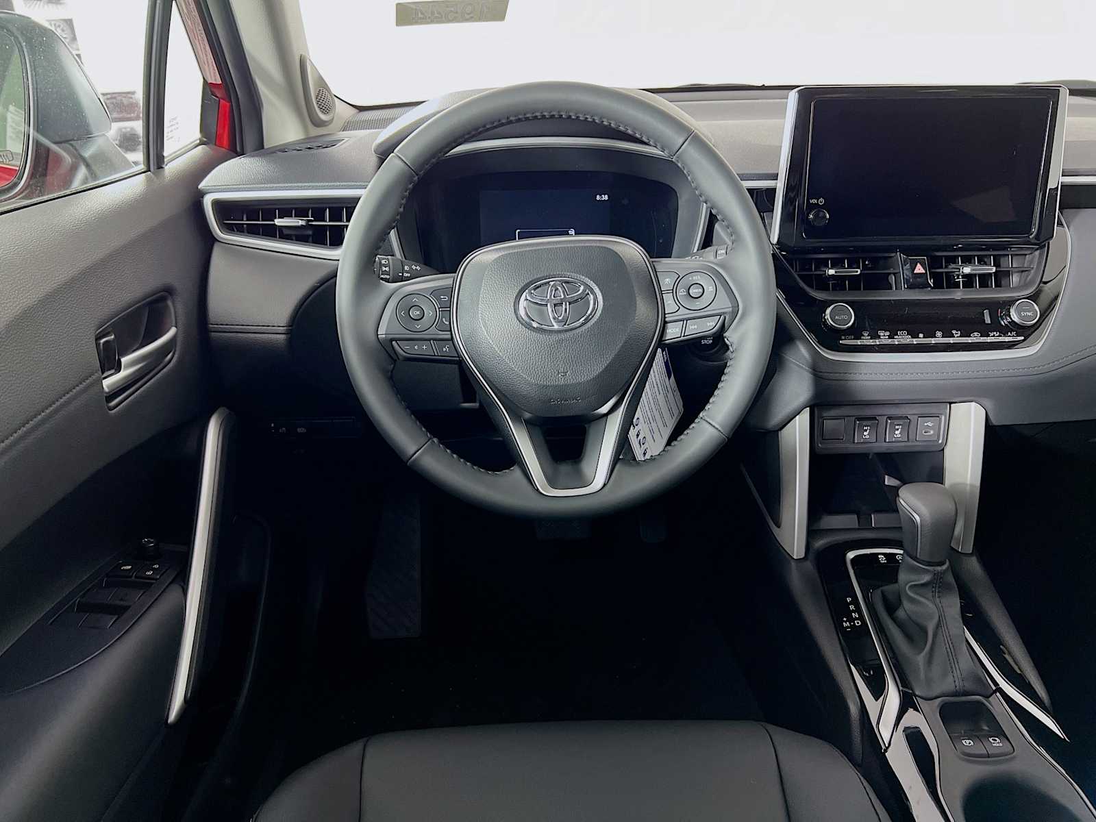 2025 Toyota Corolla Cross XLE - Photo 15