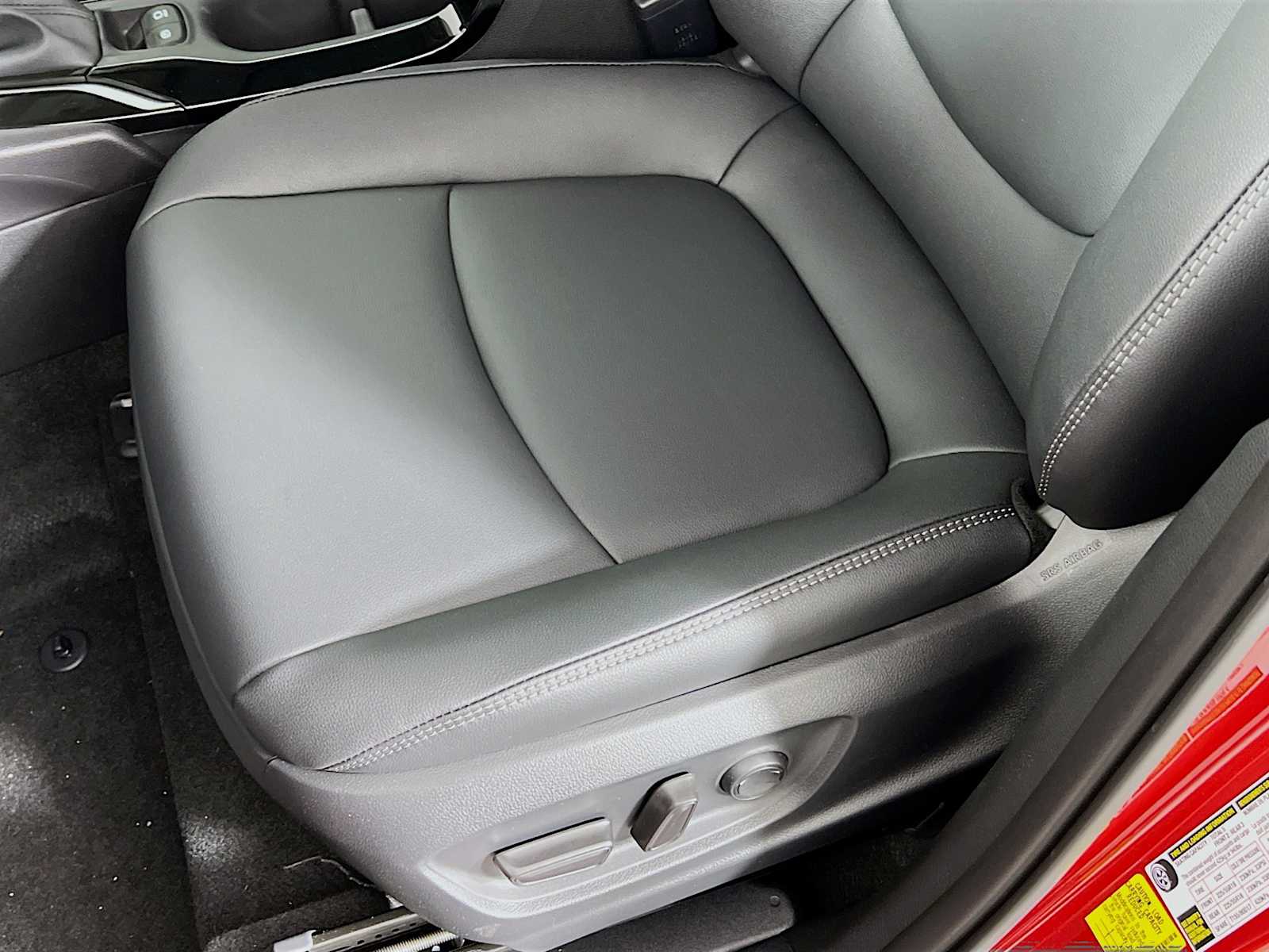 2025 Toyota Corolla Cross XLE - Photo 17