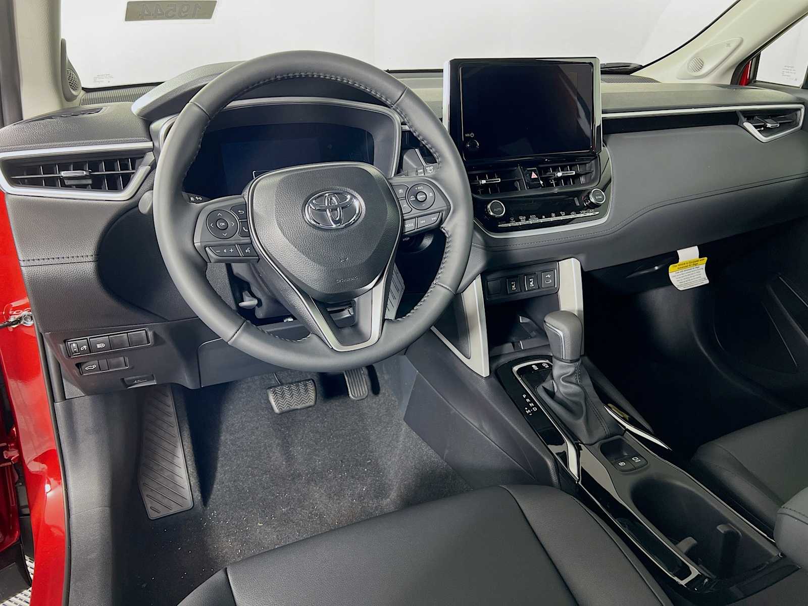 2025 Toyota Corolla Cross XLE - Photo 6