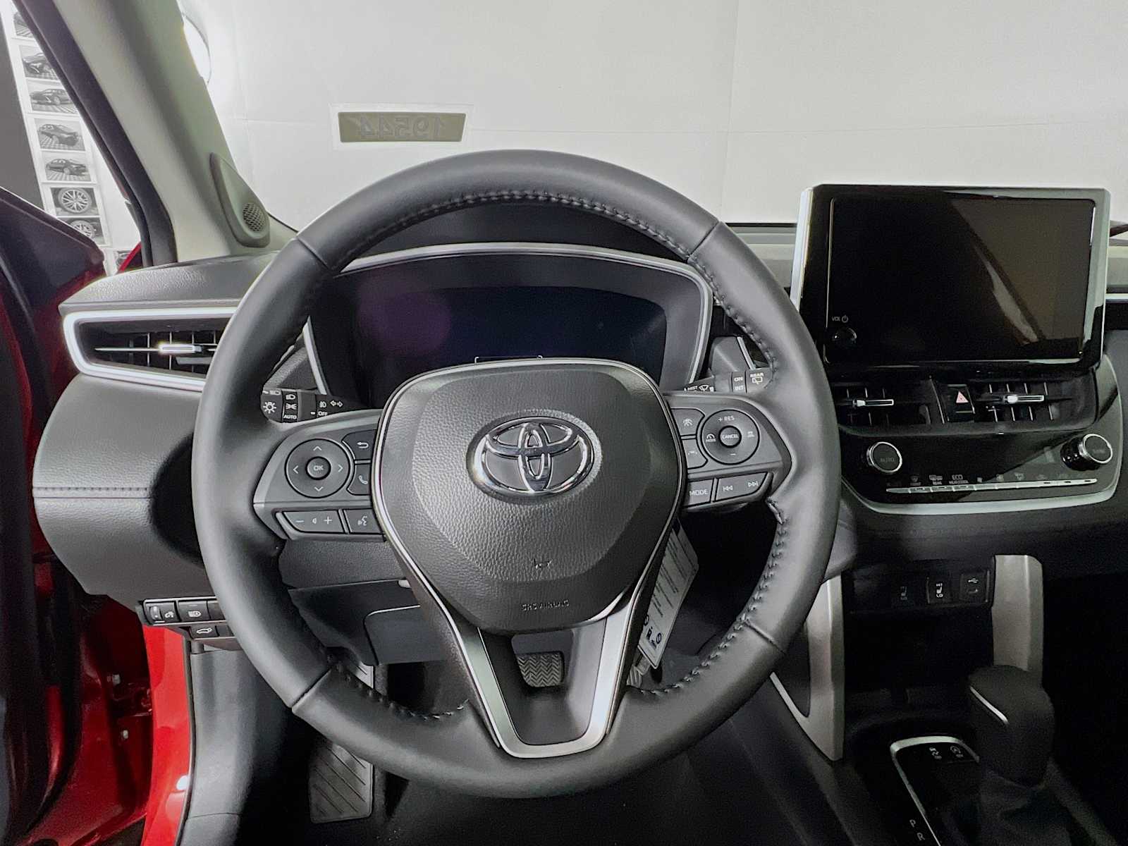 2025 Toyota Corolla Cross XLE - Photo 7