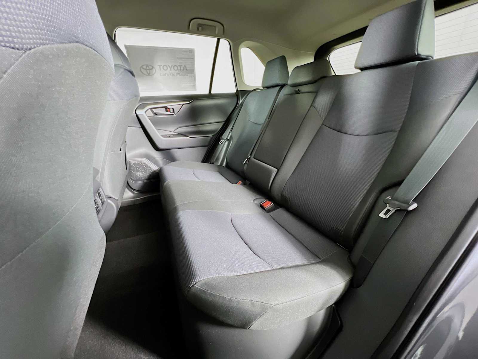 2025 Toyota RAV4 Hybrid LE - Photo 13