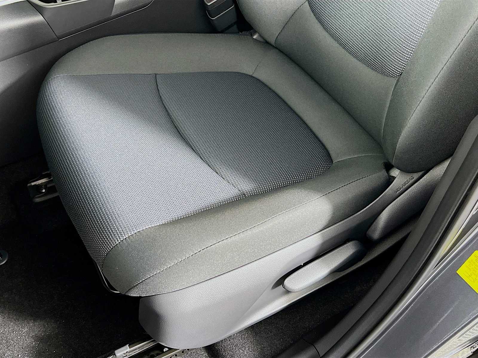 2025 Toyota RAV4 Hybrid LE - Photo 17