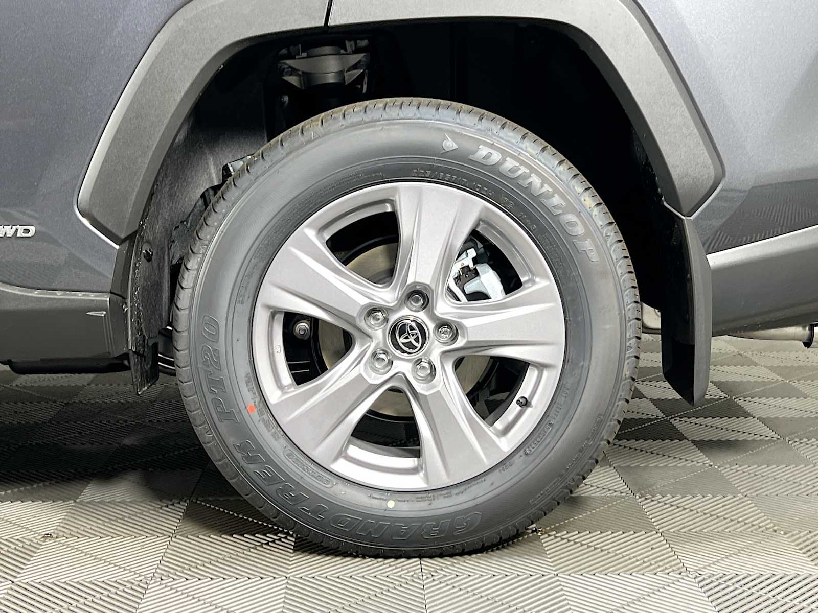 2025 Toyota RAV4 Hybrid LE - Photo 19