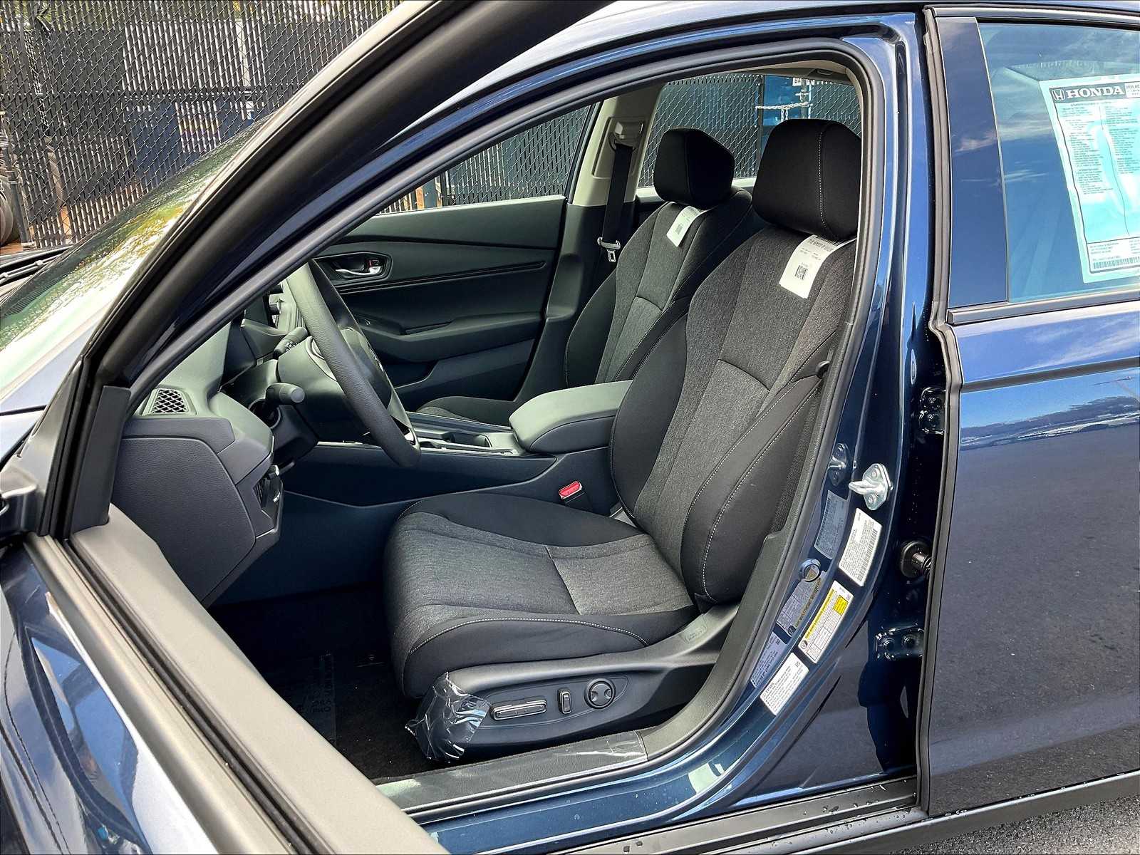 2025 Honda Accord SE - Photo 11