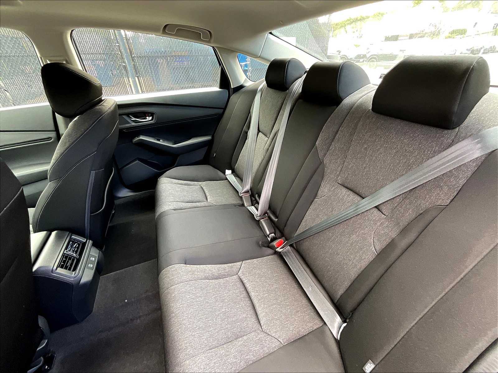 2025 Honda Accord SE - Photo 15