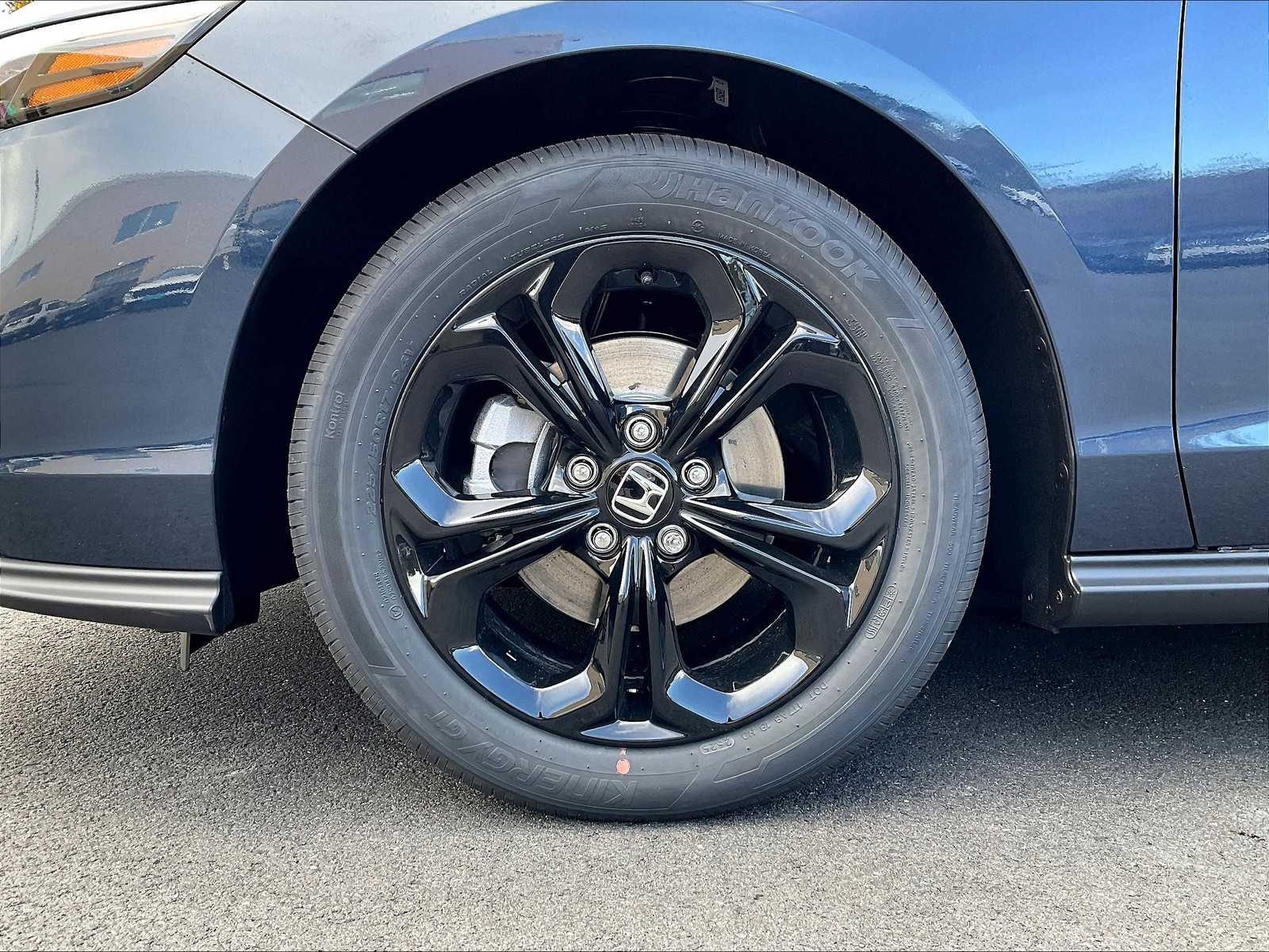 2025 Honda Accord SE - Photo 8