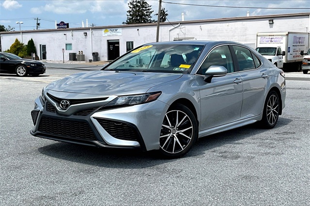 2023 Toyota Camry SE - Photo 2