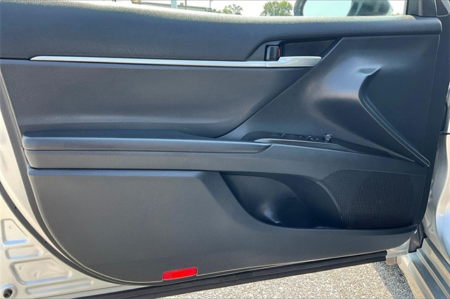 2023 Toyota Camry SE - Photo 9