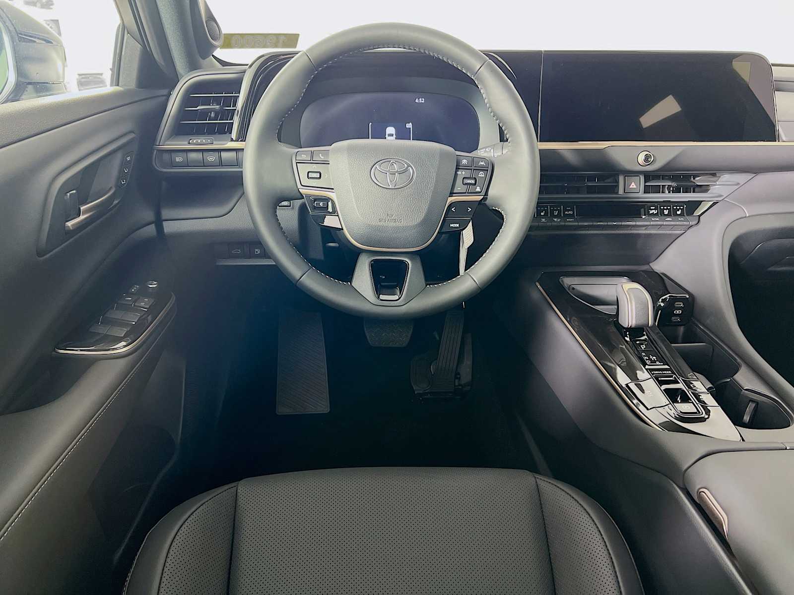 2026 Toyota Crown Limited - Photo 15