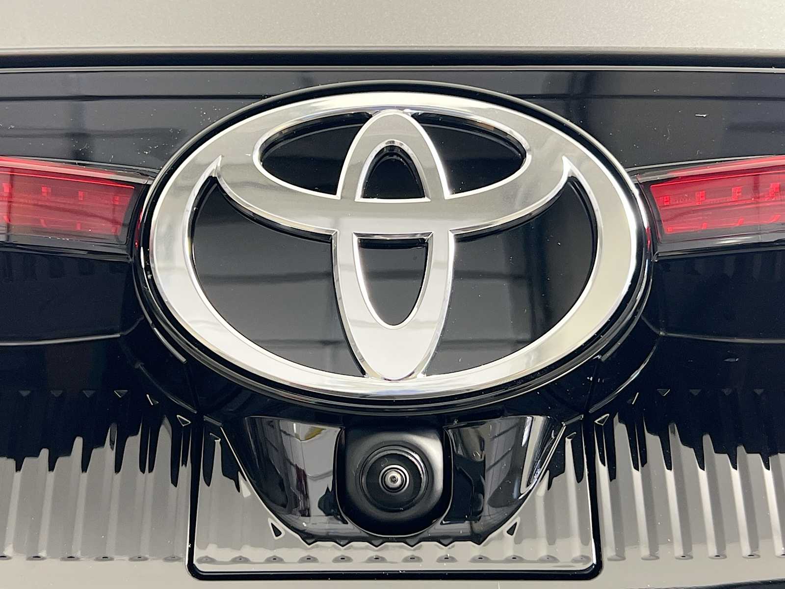 2026 Toyota Crown Limited - Photo 18