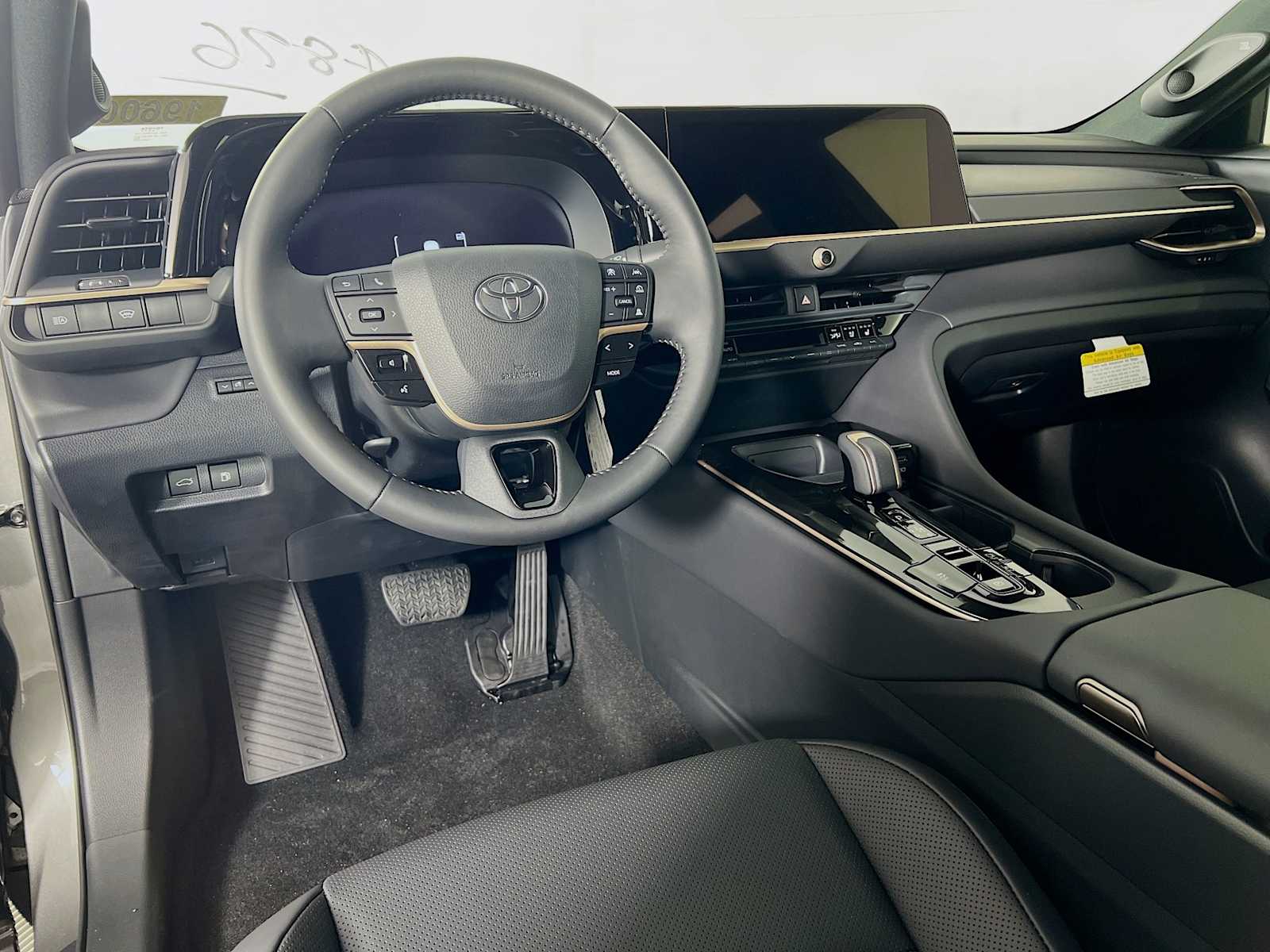 2026 Toyota Crown Limited - Photo 6