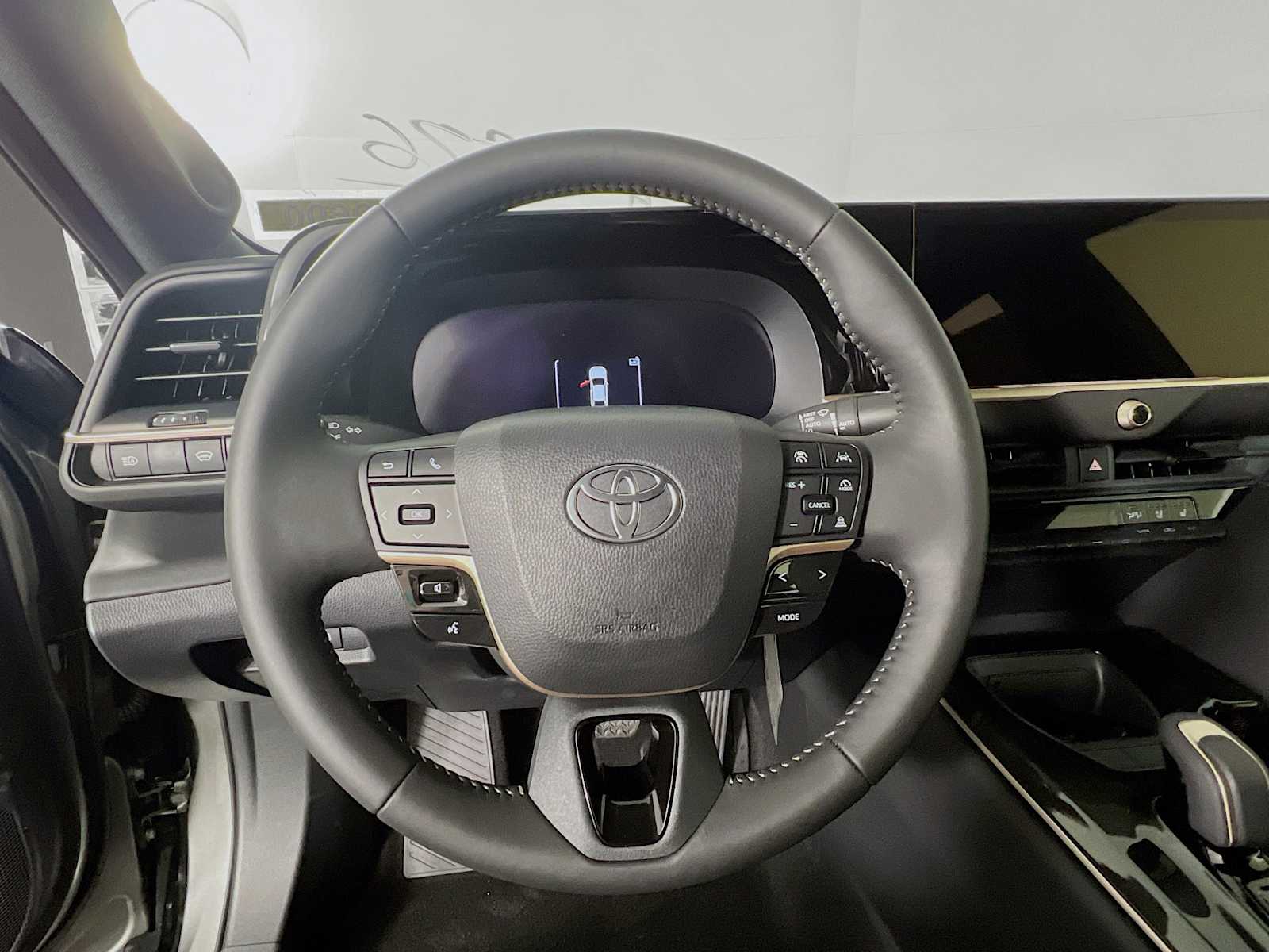 2026 Toyota Crown Limited - Photo 7