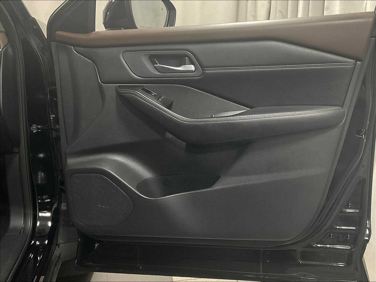 2023 Nissan Rogue SV - Photo 12