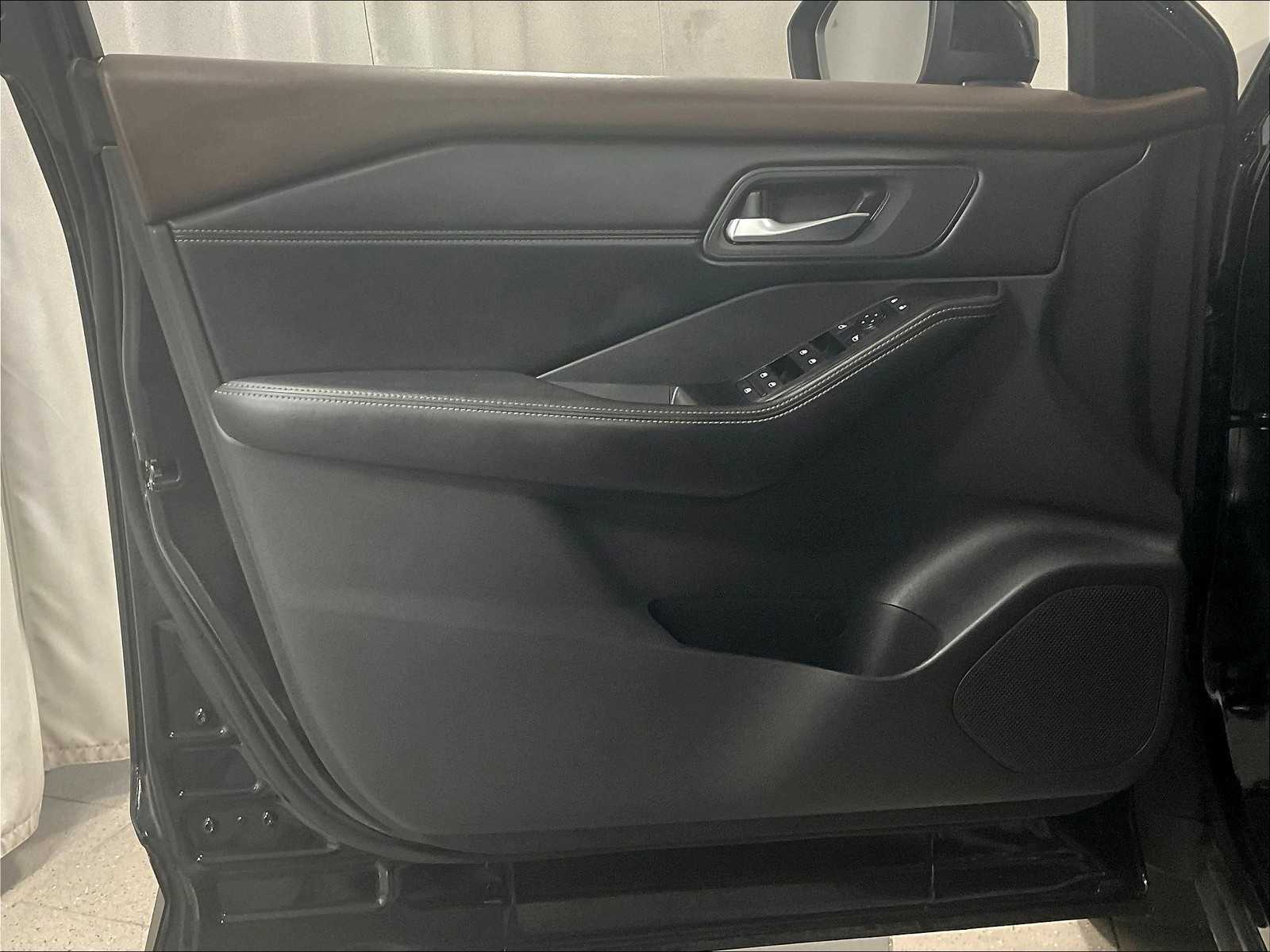2023 Nissan Rogue SV - Photo 9