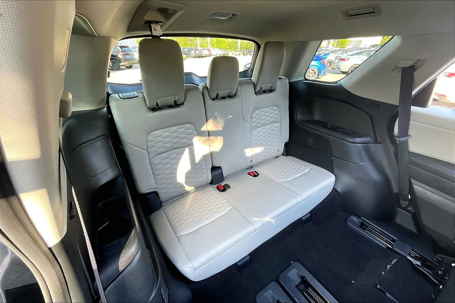 2024 Nissan Pathfinder SV - Photo 17