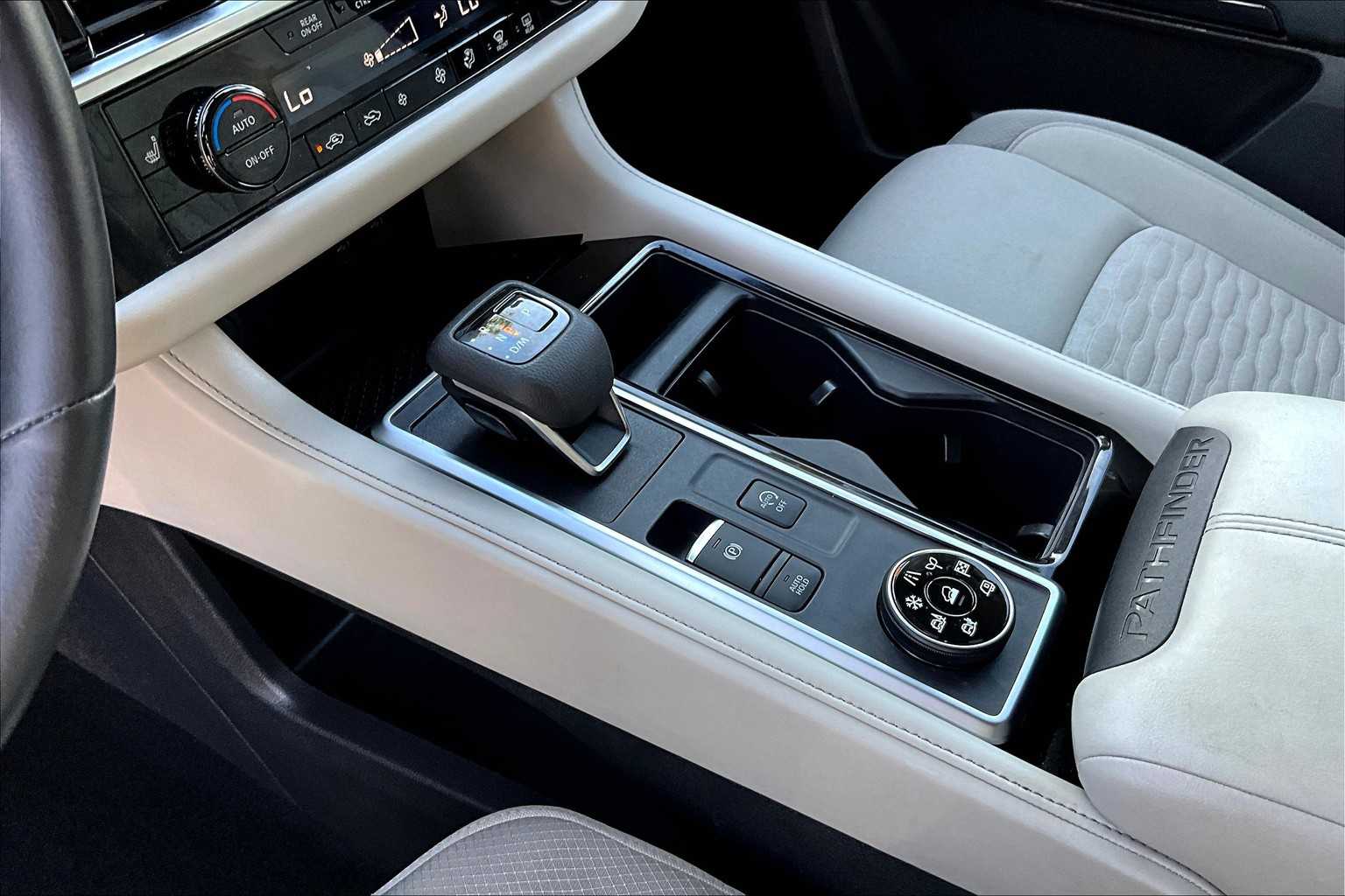2024 Nissan Pathfinder SV - Photo 21