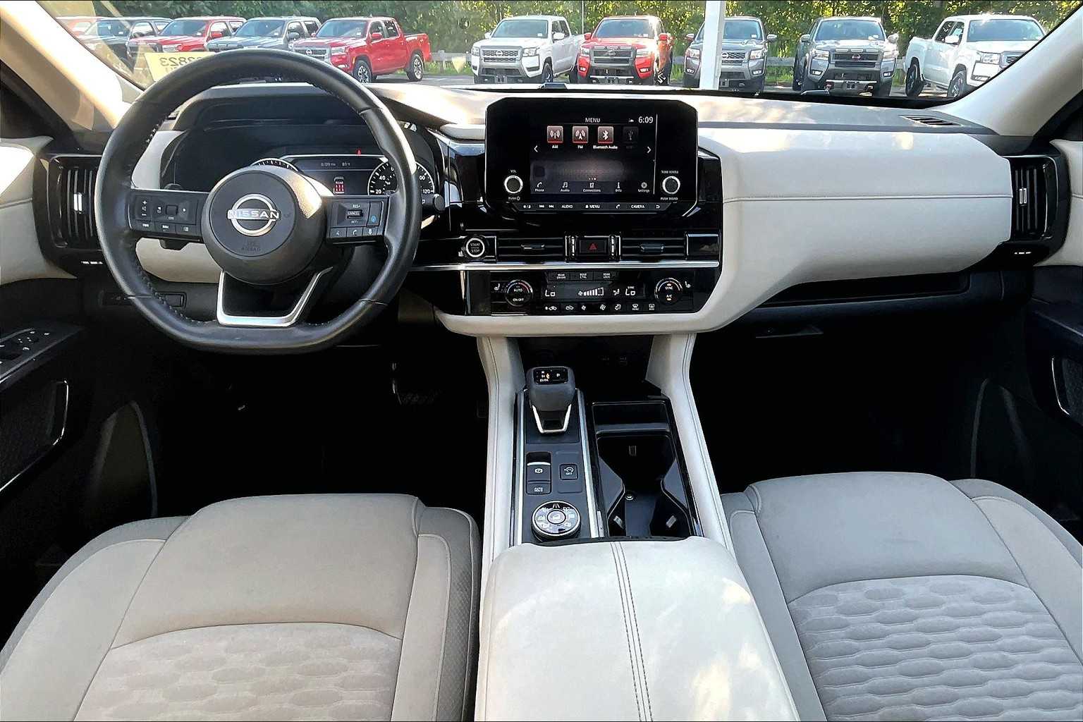 2024 Nissan Pathfinder SV - Photo 22