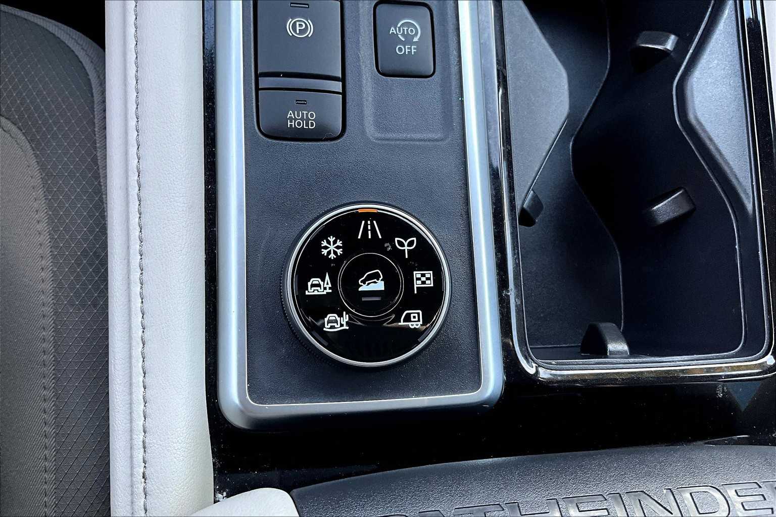2024 Nissan Pathfinder SV - Photo 27
