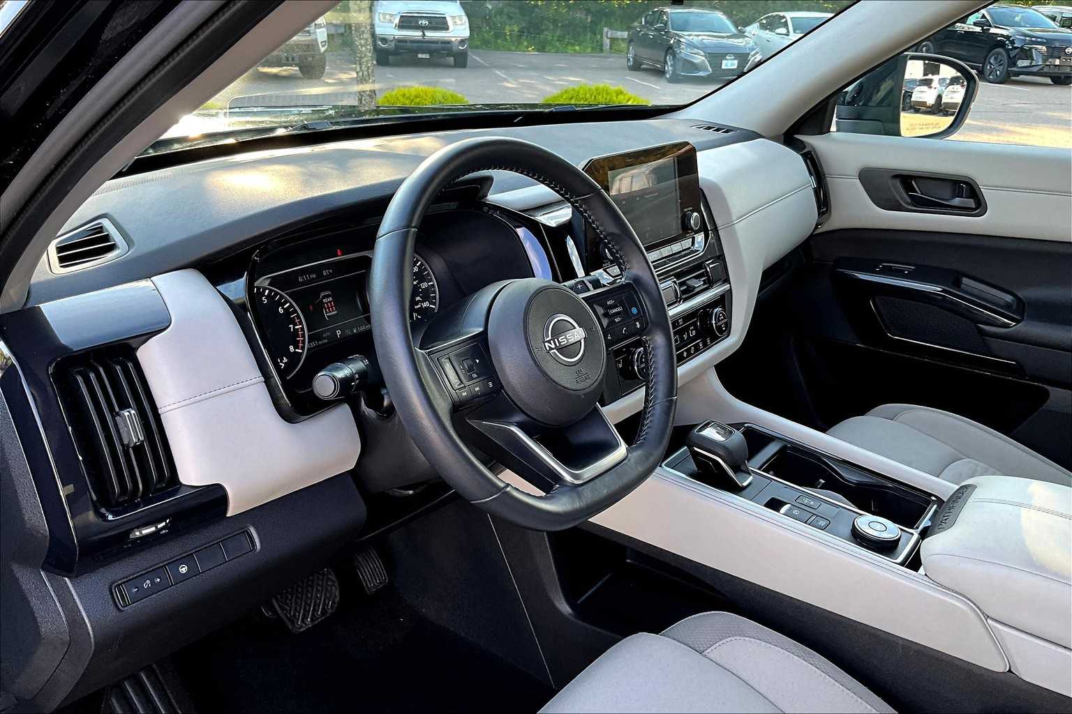 2024 Nissan Pathfinder SV - Photo 8