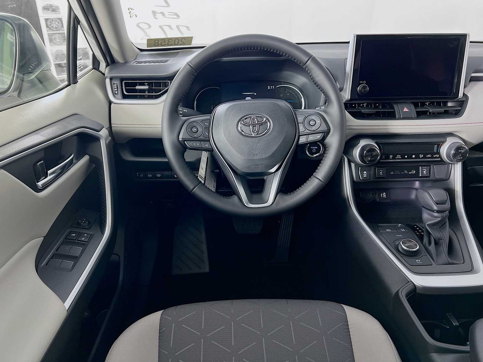 2025 Toyota RAV4 Hybrid XLE - Photo 15