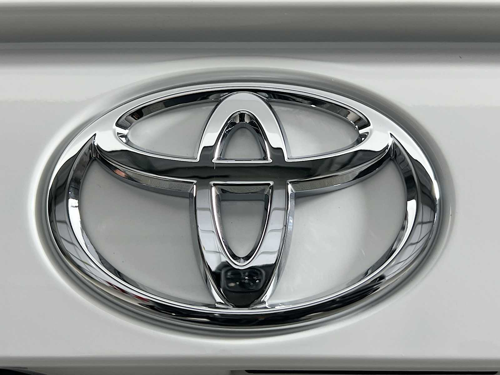 2025 Toyota RAV4 Hybrid XLE - Photo 18