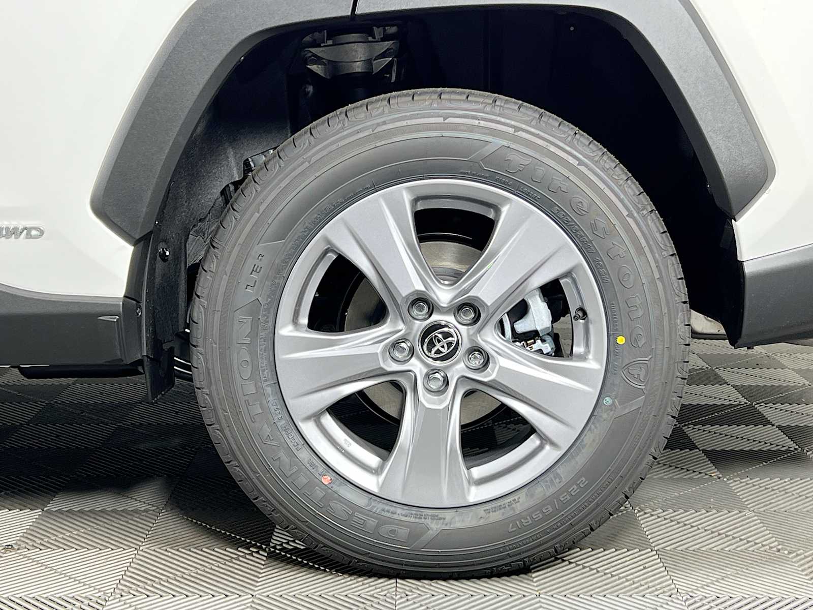 2025 Toyota RAV4 Hybrid XLE - Photo 19