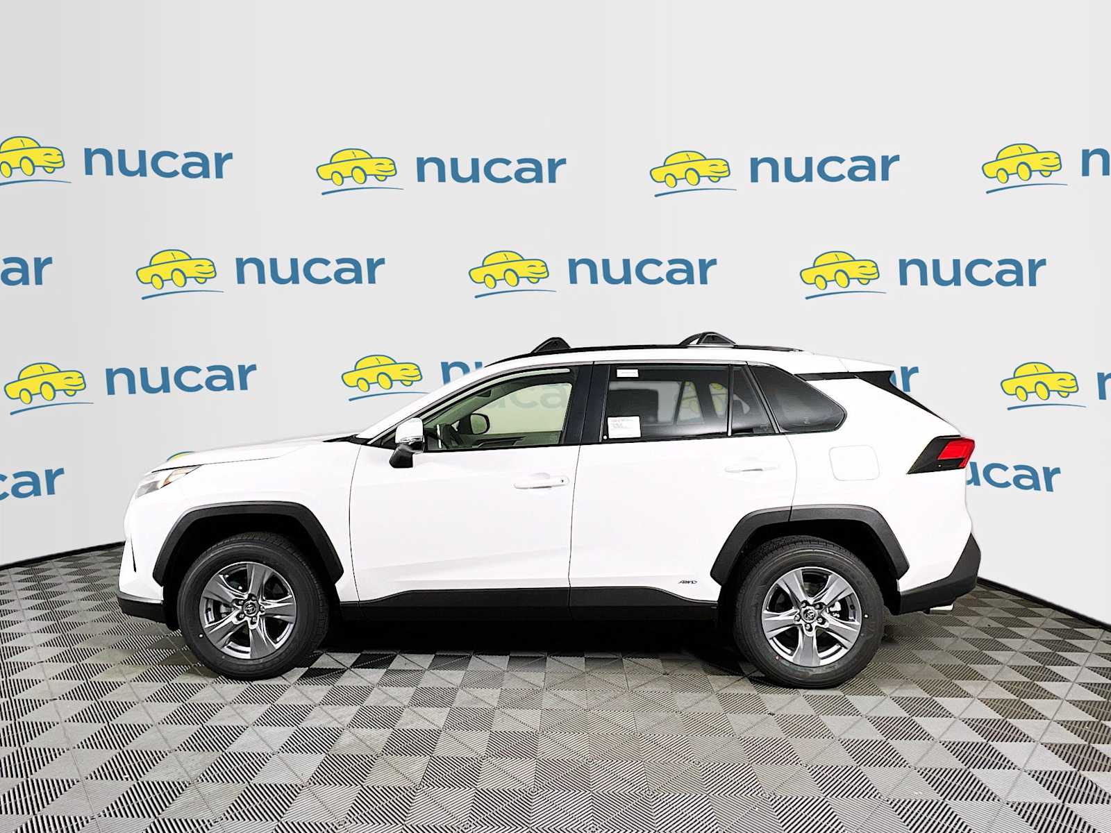 2025 Toyota RAV4 Hybrid XLE - Photo 3