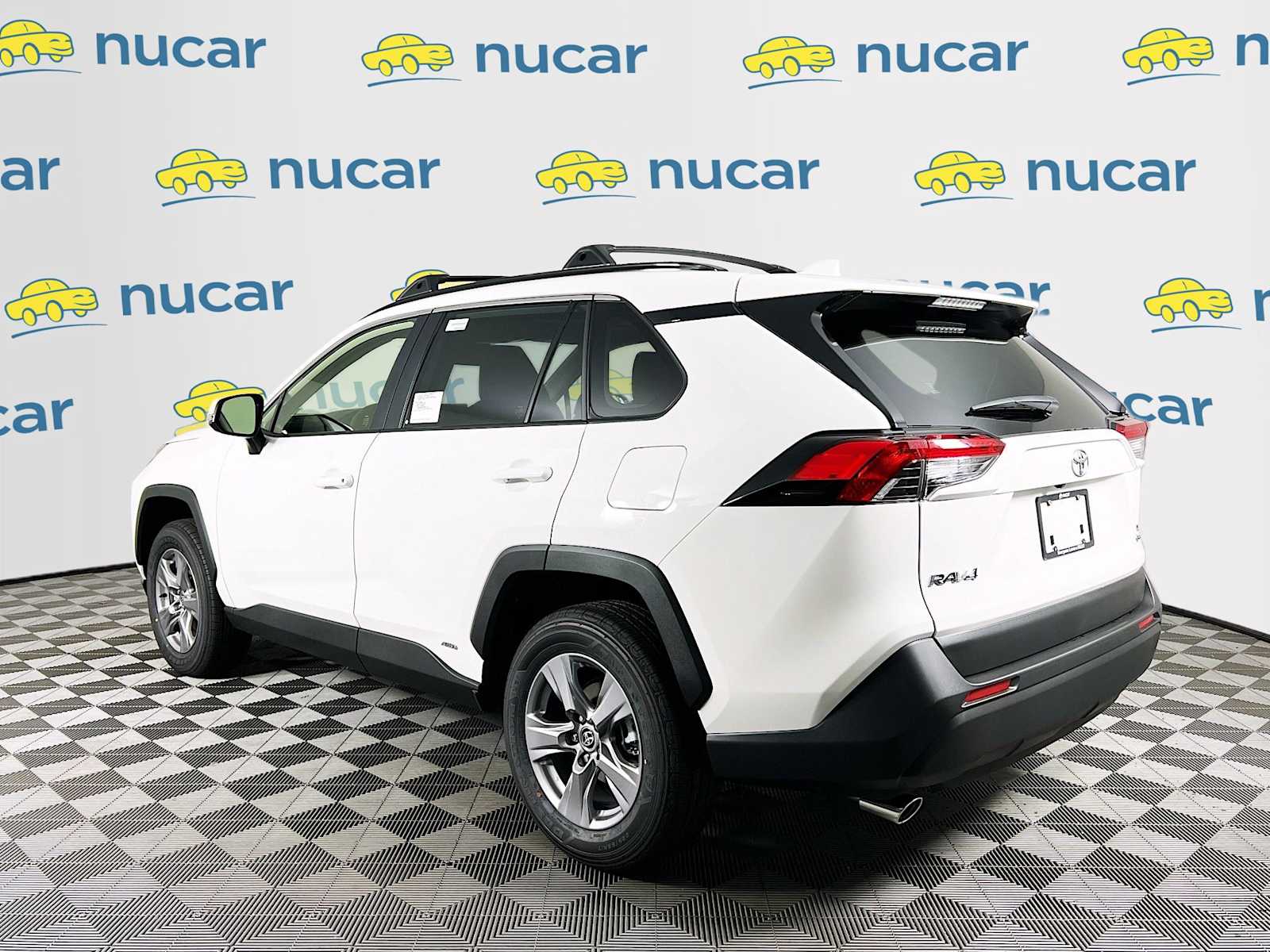 2025 Toyota RAV4 Hybrid XLE - Photo 4