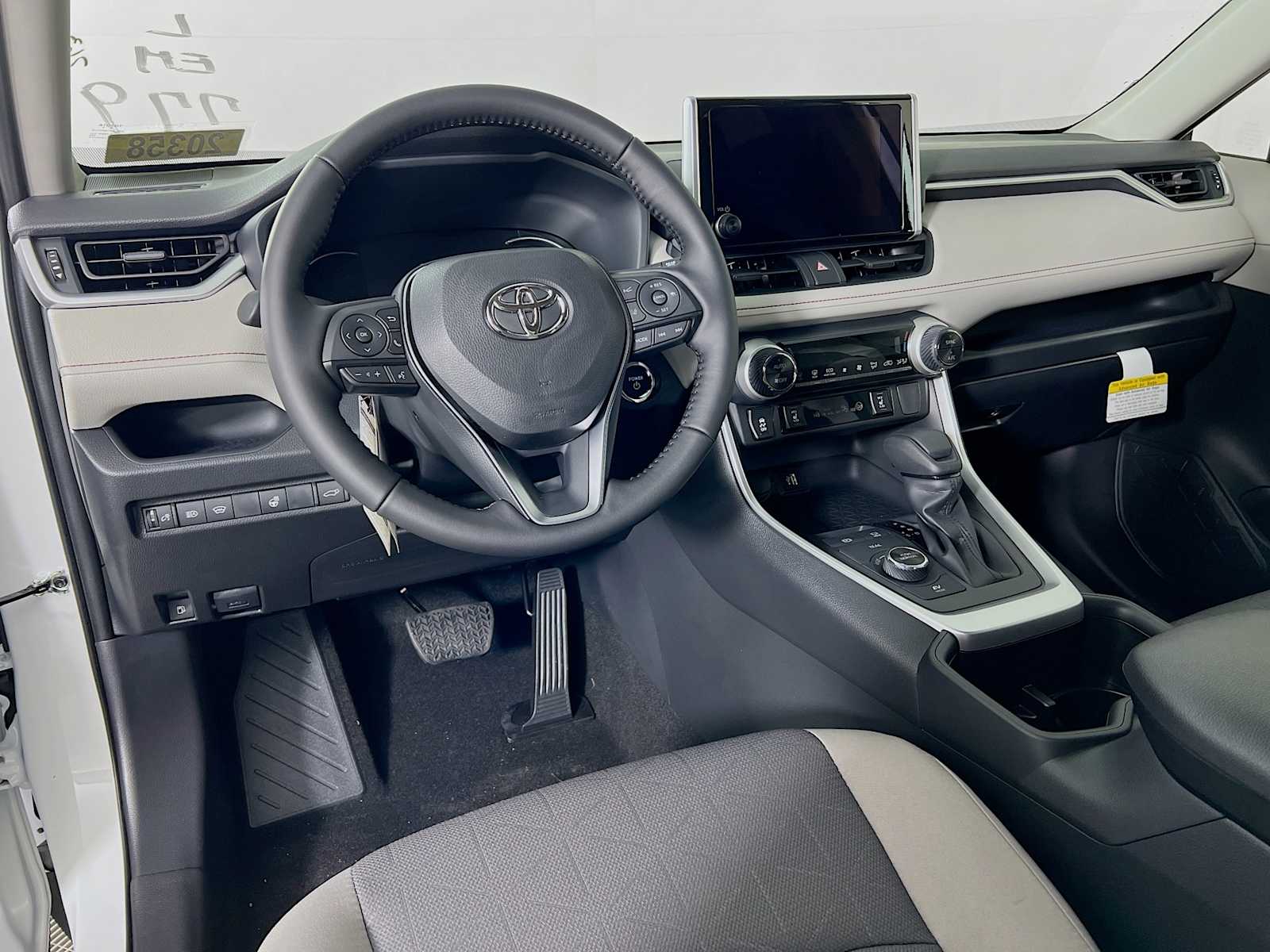 2025 Toyota RAV4 Hybrid XLE - Photo 6