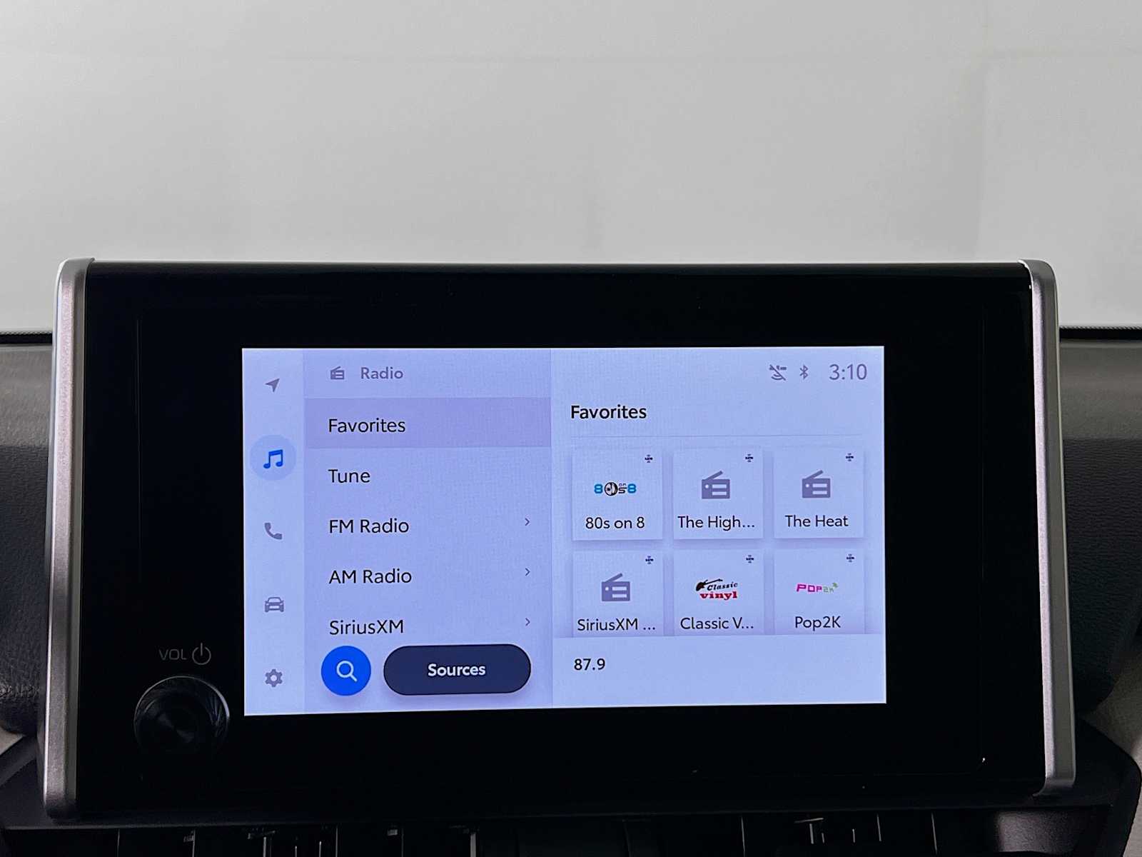 2025 Toyota RAV4 Hybrid XLE - Photo 8