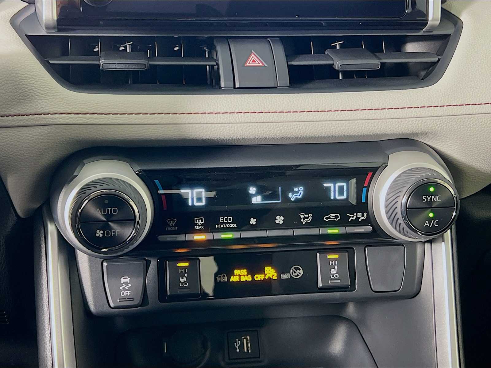 2025 Toyota RAV4 Hybrid XLE - Photo 10