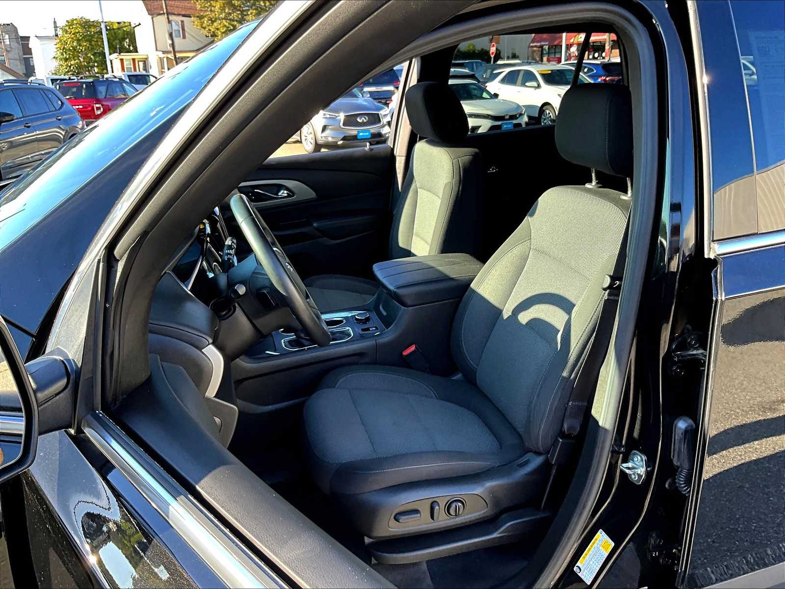 2023 Chevrolet Traverse LT Cloth - Photo 10