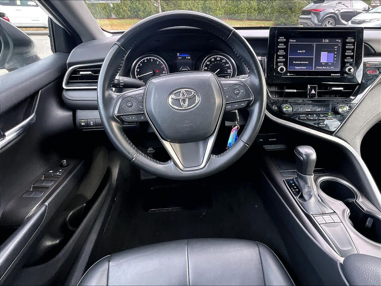 2023 Toyota Camry SE - Photo 17