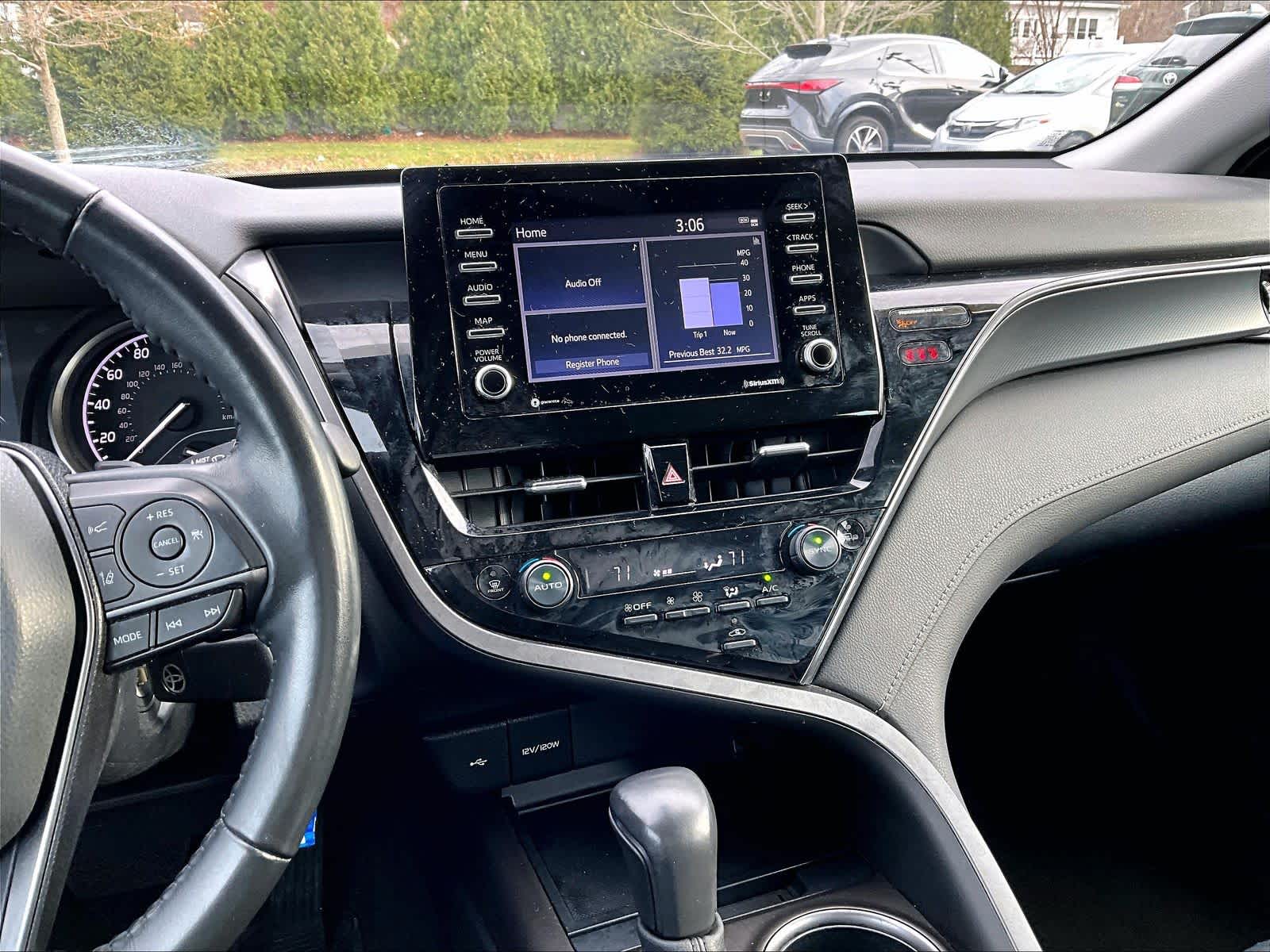 2023 Toyota Camry SE - Photo 18