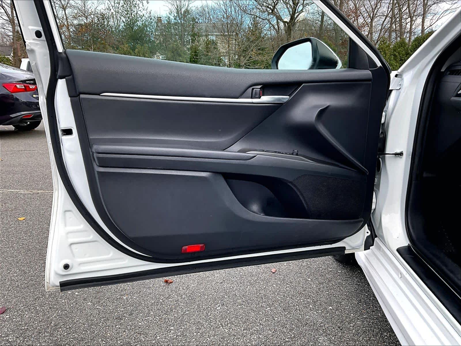 2023 Toyota Camry SE - Photo 9