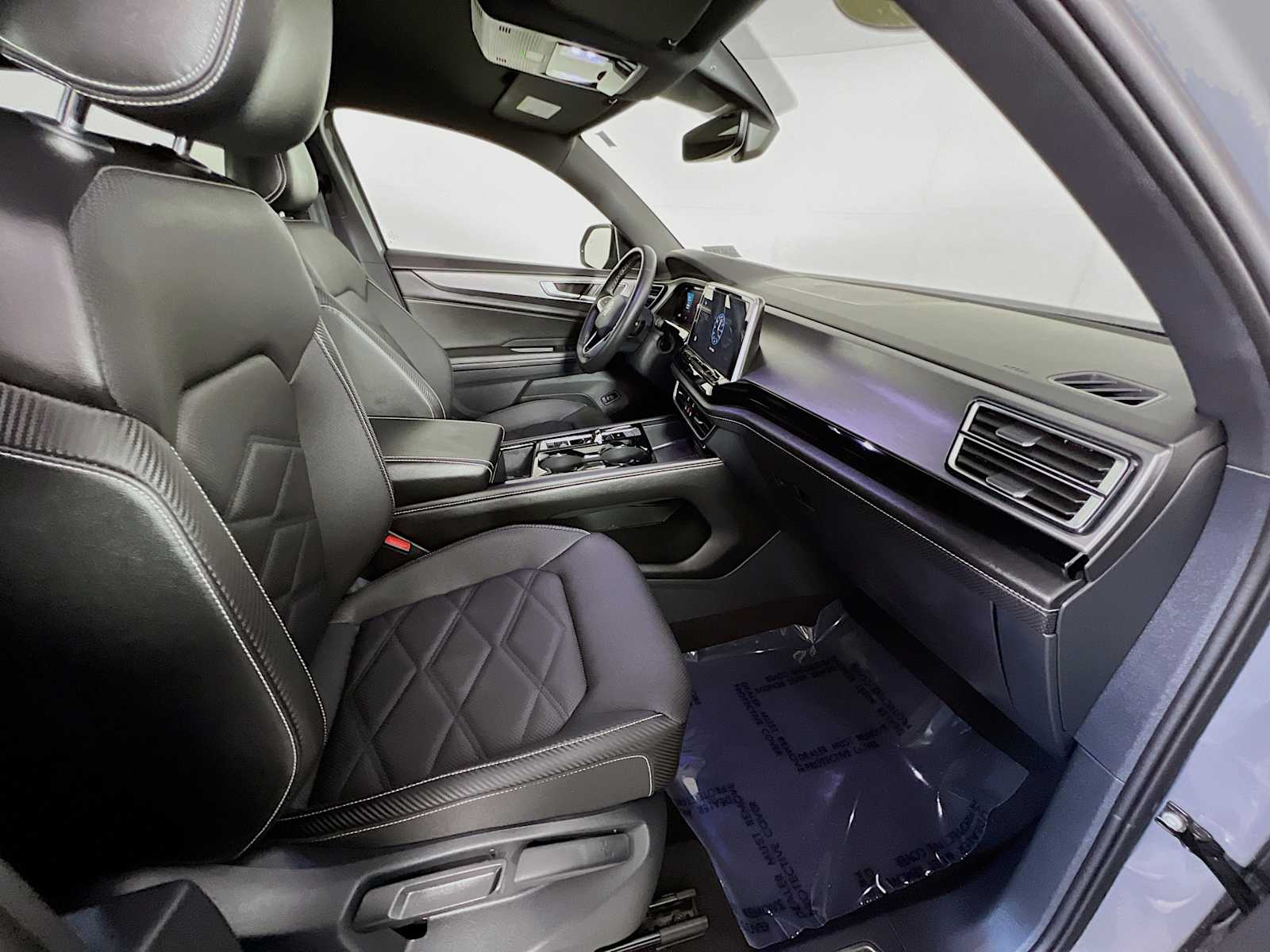 2024 Volkswagen Atlas Cross Sport 2.0T SE w/Technology - Photo 25