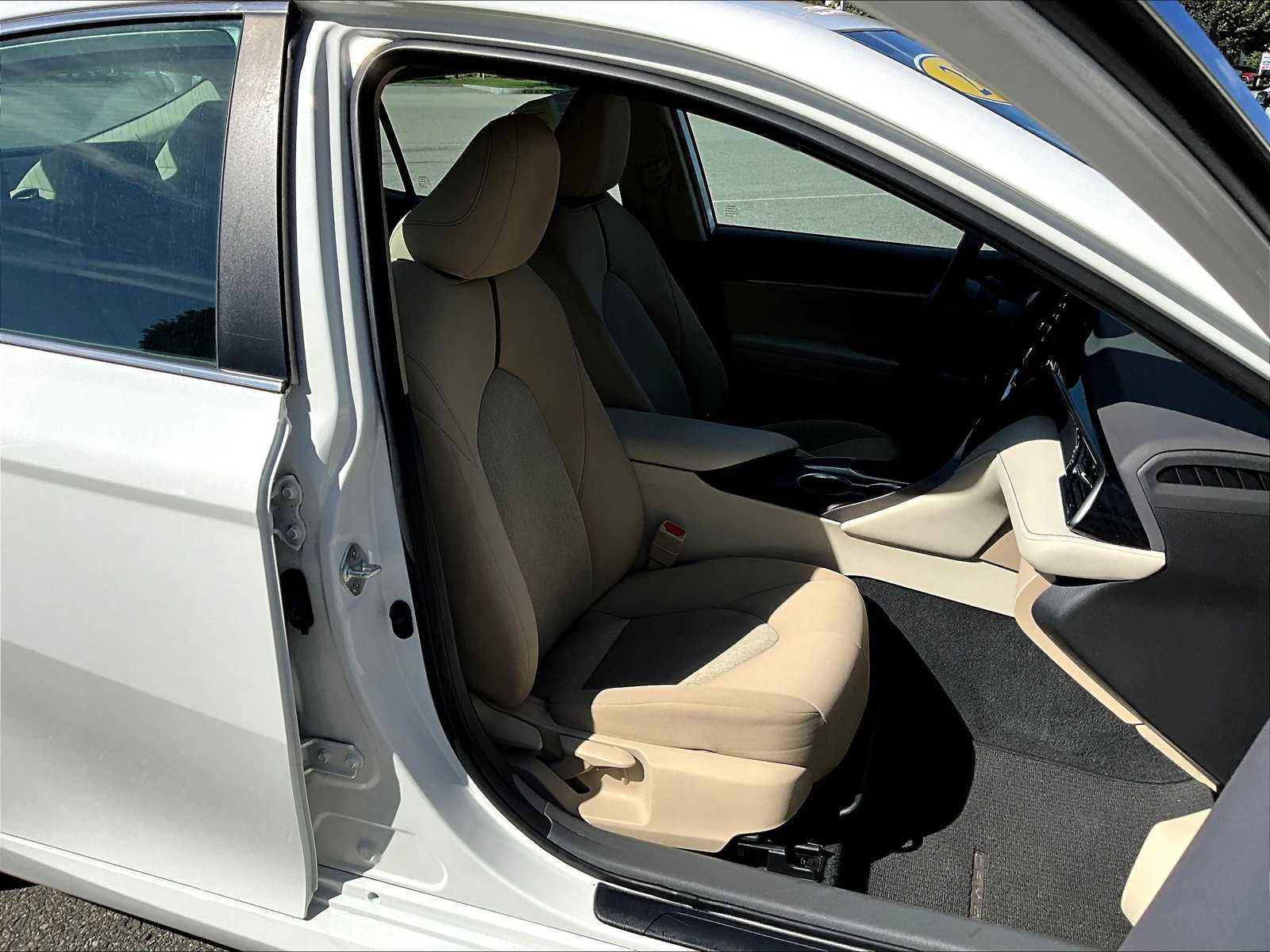 2022 Toyota Camry LE - Photo 11
